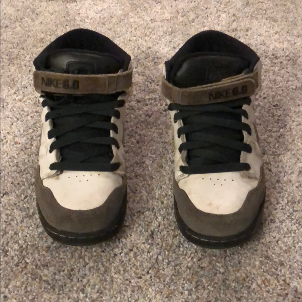 Men’s White & Navy Nike Sneakers